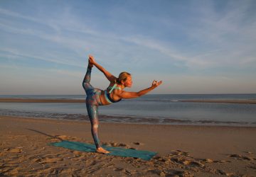 NiceDay blog: The best beach yoga locations in the Netherlands.