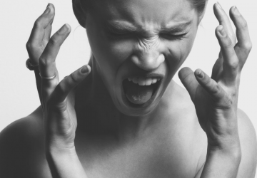 vrouw-schreeuwen-frustratie